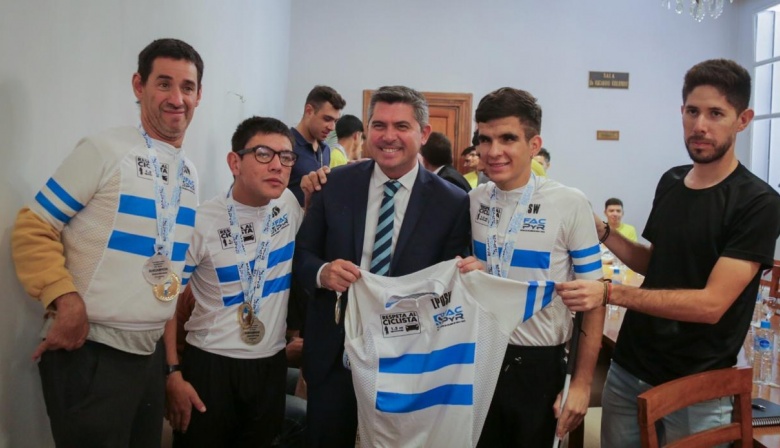 El gobernador recibió a los sanjuaninos que participaron del Campeonato Argentino de Ciclismo en Ruta