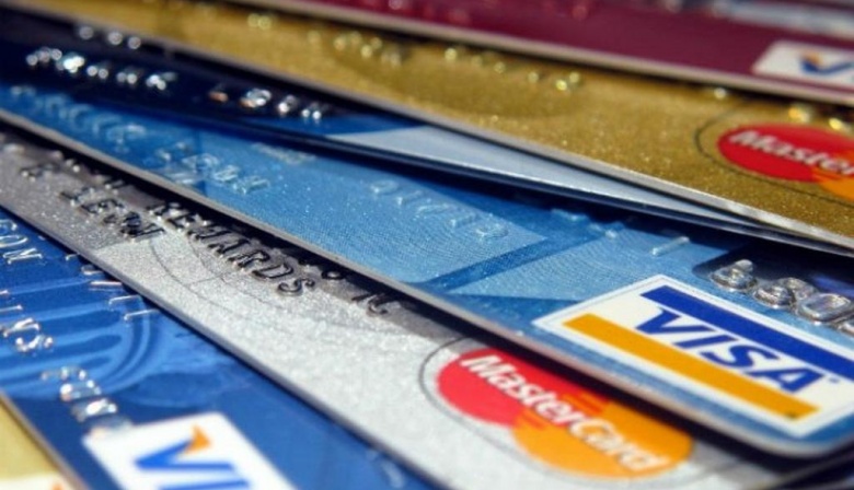 Los bancos ya no tendrán límite para cobrar intereses por refinanciación de tarjetas de crédito