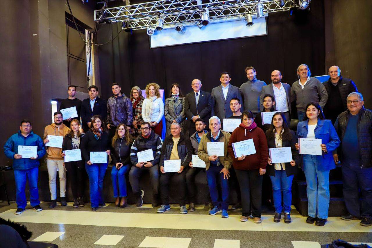 Se entregaron certificados de oficios a más de 35 egresados en Jáchal