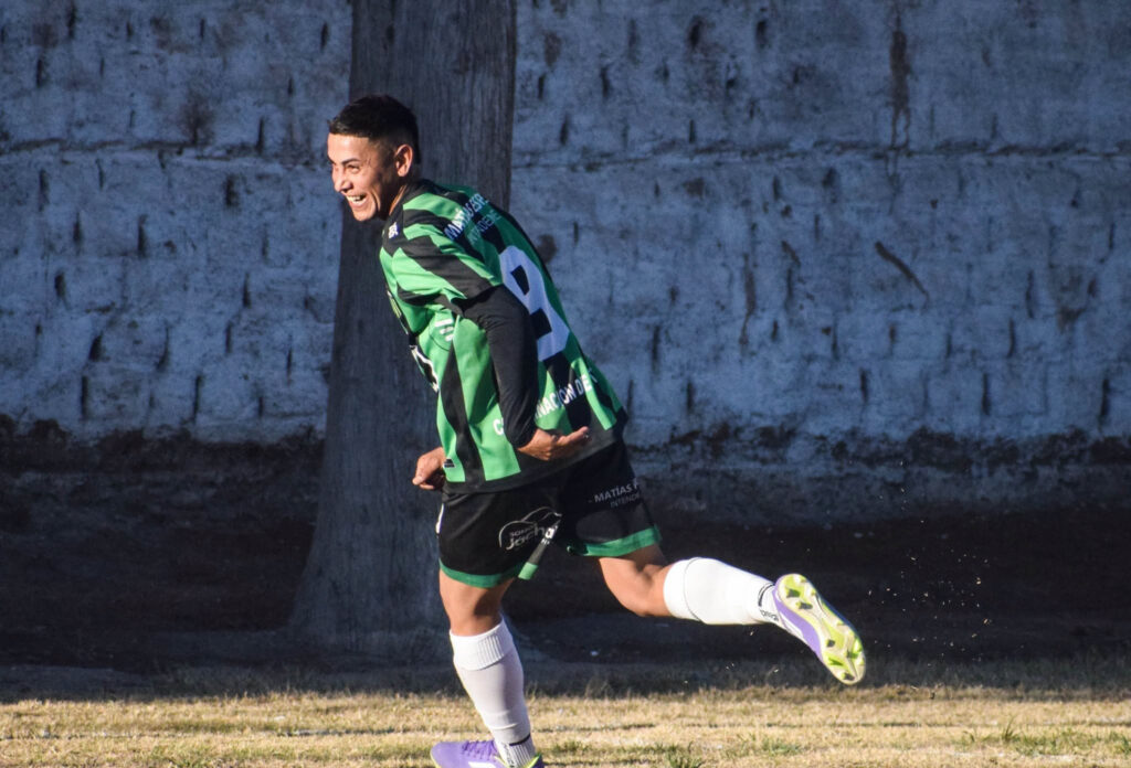 Racing dio el golpe ante el líder Árbol Verde y San Lorenzo se prende en la lucha por el campeonato