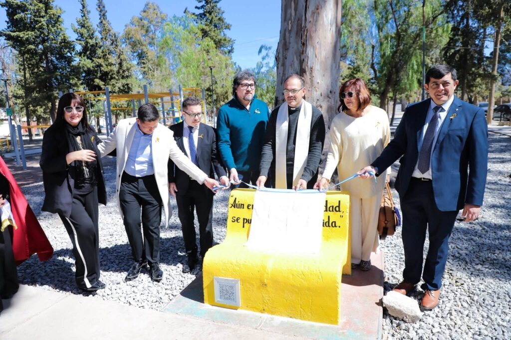 El municipio inauguró el primer Banco Amarillo de San Juan como símbolo de prevención del suicidio