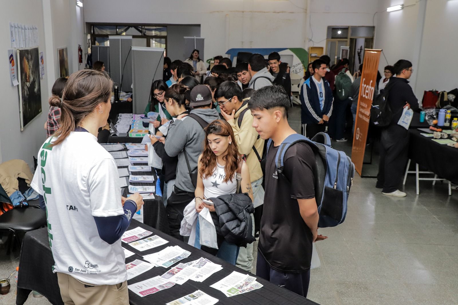 La Feria Educativa de la UNSJ acercó carreras y oportunidades a estudiantes de Jáchal