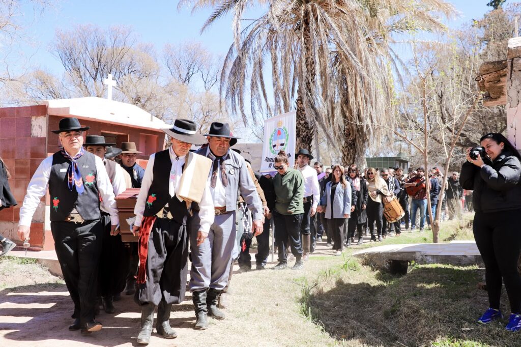 El Chango Huaqueño volvió para siempre a Huaco: sus restos ya descansan en su tierra natal