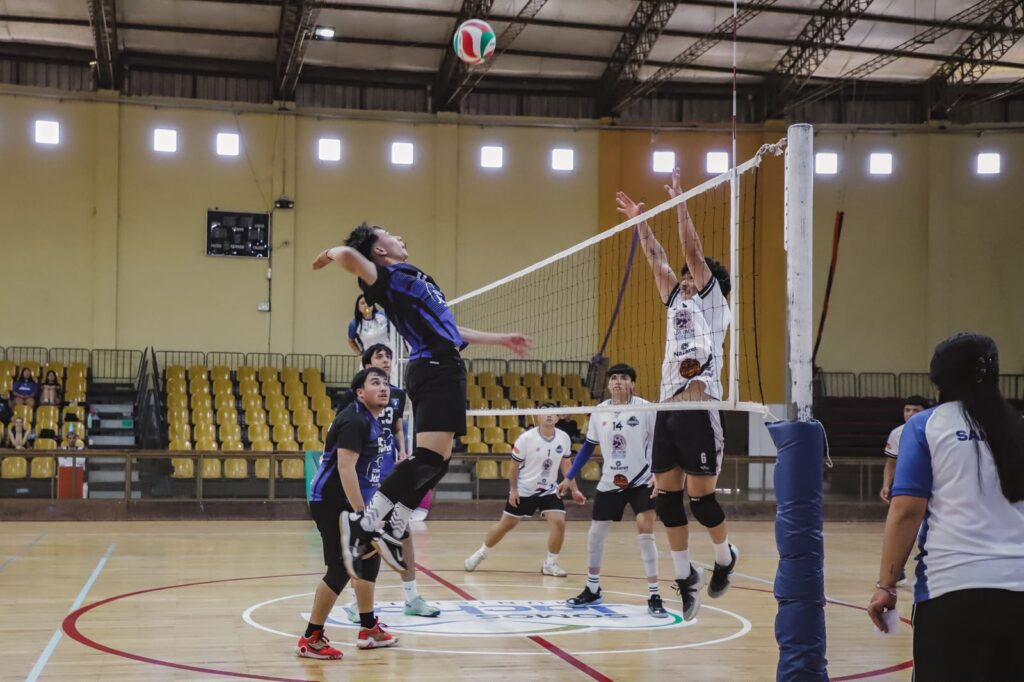 Comenzó la Copa Jáchal de Vóley con una gran convocatoria en el Polideportivo Presidente Perón
