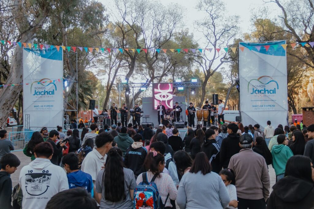 Jáchal celebró la primavera y el Día del Estudiante con un Vivero Municipal colmado de jóvenes