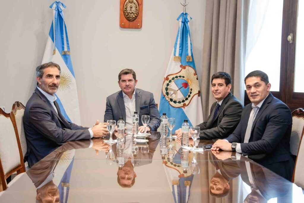 Orrego recibió a autoridades de JetSMART antes del inicio de los vuelos directos a Buenos Aires