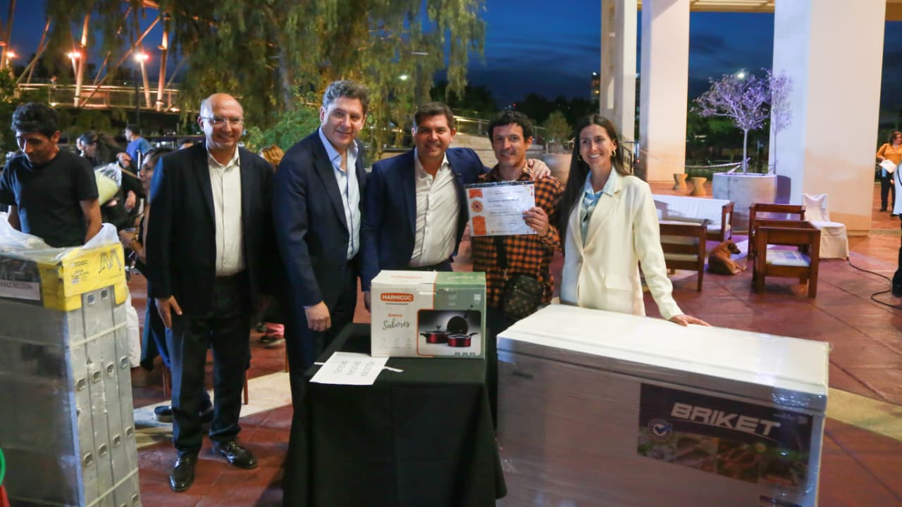 Orrego entregó 640 certificados y herramientas para impulsar proyectos de autoempleo en San Juan