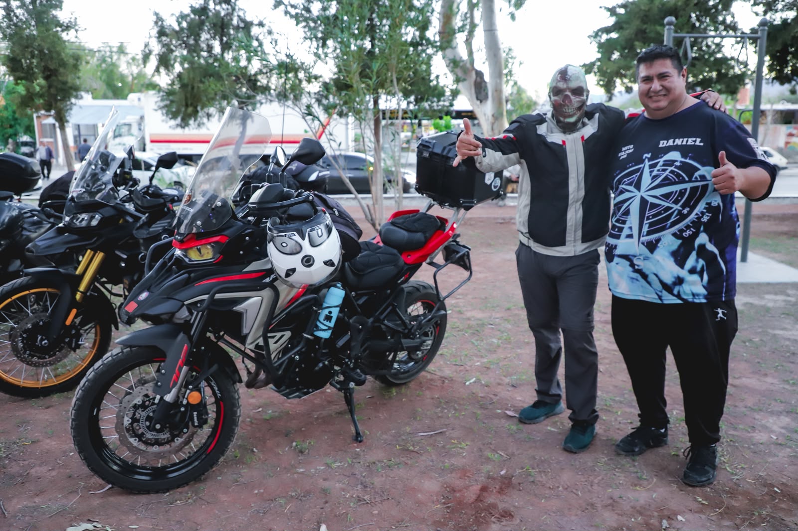 El Desafío Ischigualasto dejó una huella solidaria en Jáchal con la entrega de bicicletas y libros