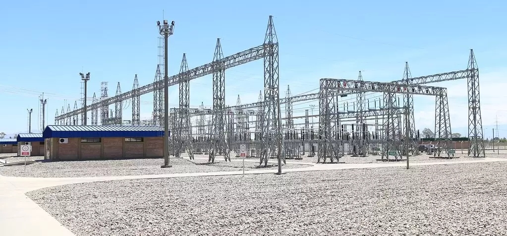 Informe preliminar de Naturgy: un incendio en Mendoza habría provocado la desconexión que dejó a San Juan sin luz